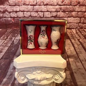 Beautiful! New in Box 3 Lenox Christmas Budd Vases!